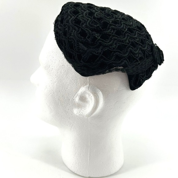 Vintage Black Lace Pillbox Hat Fascinator with Netting Veil Mid Century Style - Picture 2 of 8